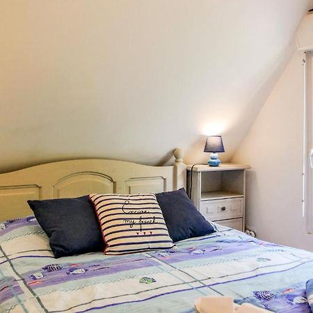 Awesome Apartment In Vasteville With Kitchenette ภายนอก รูปภาพ