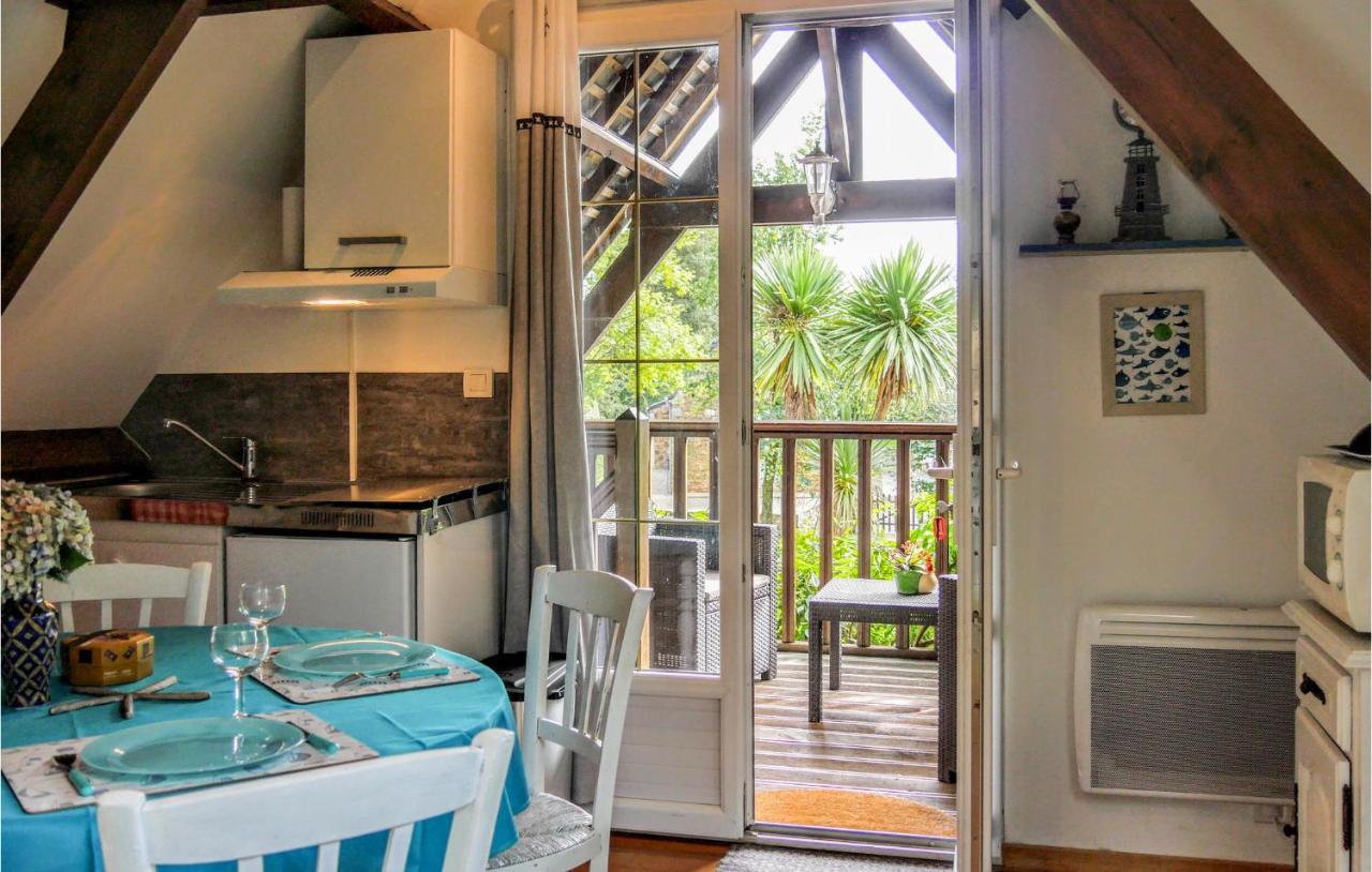 Awesome Apartment In Vasteville With Kitchenette ภายนอก รูปภาพ