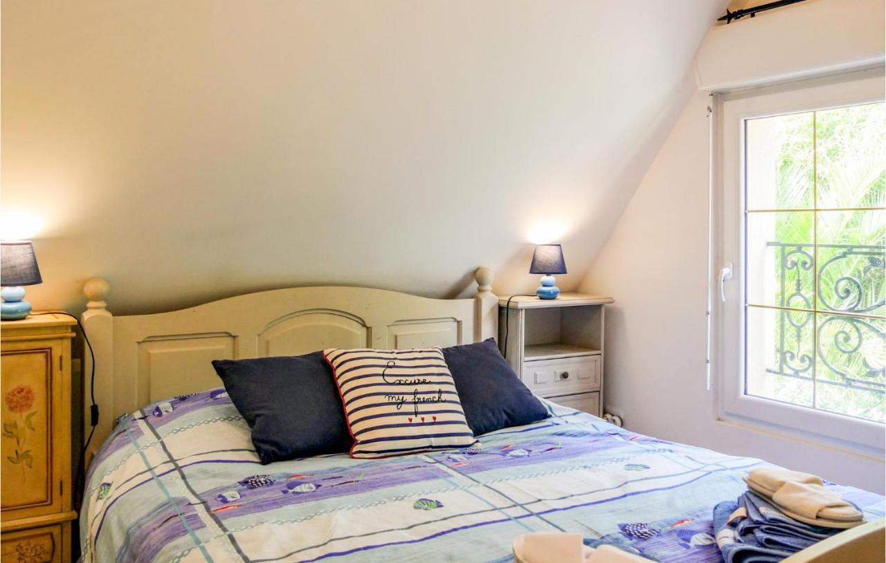 Awesome Apartment In Vasteville With Kitchenette ภายนอก รูปภาพ