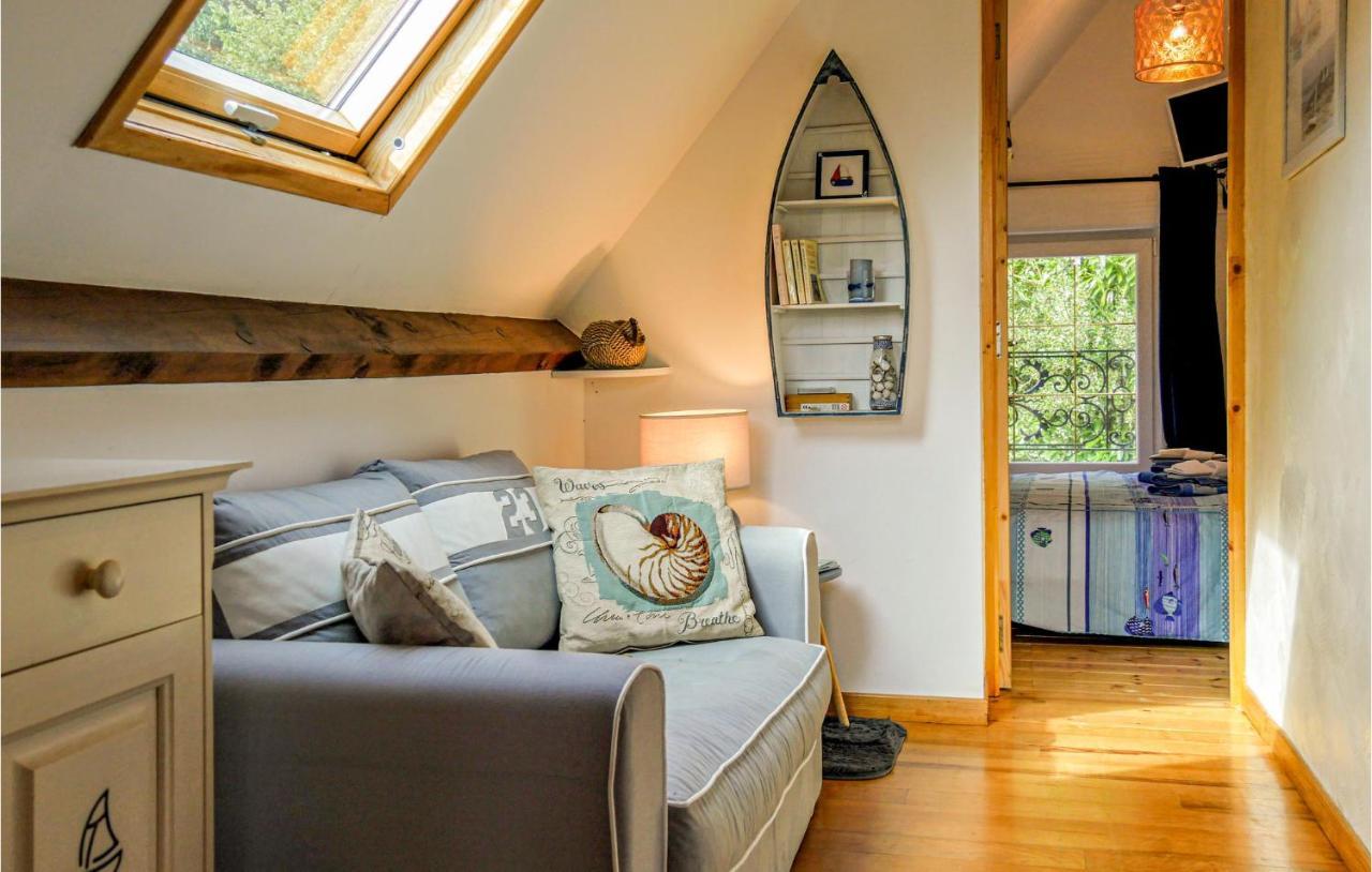 Awesome Apartment In Vasteville With Kitchenette ภายนอก รูปภาพ